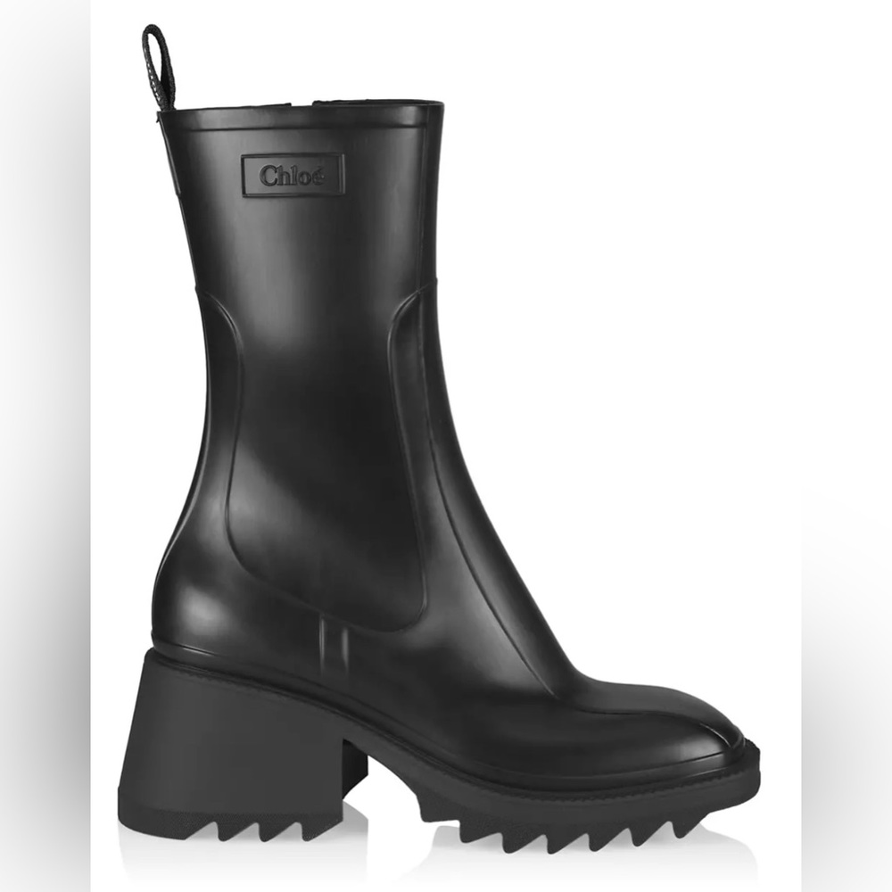 BRAND NEW, NEVER WORN, IN BOX - CHLOE BETTY BOOTS